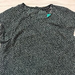 41 Hawthorn Green and White Patterned Top